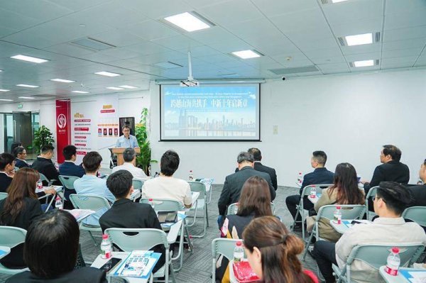 招财猫配资 2025年中新（重庆）企业家交流对接会在渝中区举行