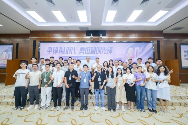 易启胜 人人可打造专属“AI助手” ! 龙岗200+政务智能体闯出“新天地”